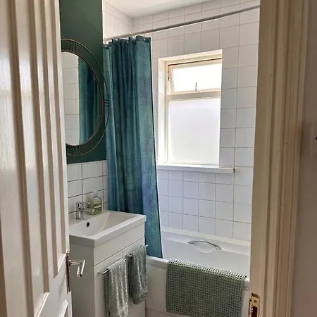 Cosy 1 Bed In Center شقة *
